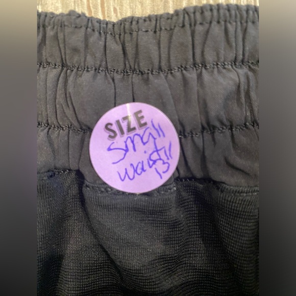 Lululemon hotty hot 2.5 sz 6 - Picture 4 of 4